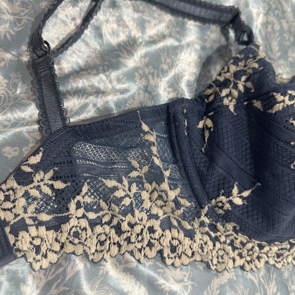NWOT WACOAL BRA - Picture 2 of 6